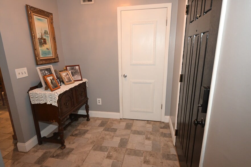 More Photos Of 2101 S Goldenrod Rd, Orlando Storefront For Sale