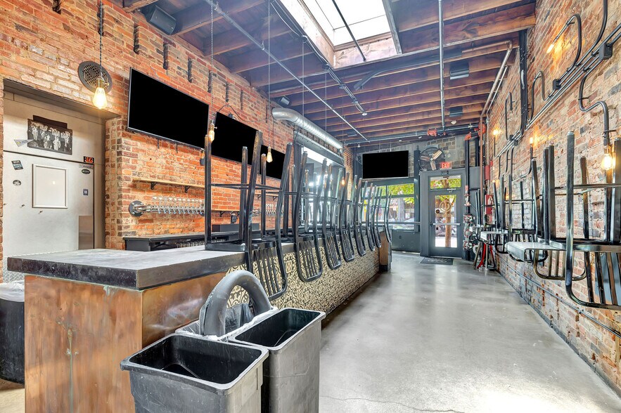 More Photos Of 2800 Woodburn Ave, Cincinnati Storefront For Sale