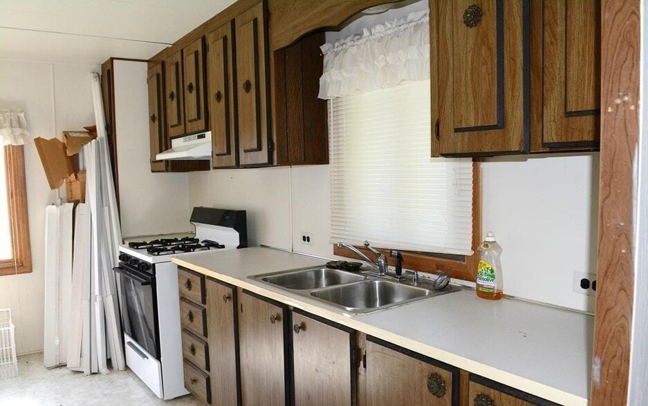 More Photos Of 8036 N Clare Ave, Harrison Convenience Store For Sale