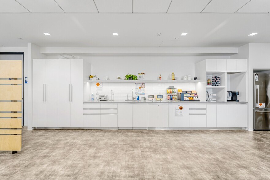 More Photos Of 4910 Airport Plaza Dr, Long Beach Loft Creative Space For Lease