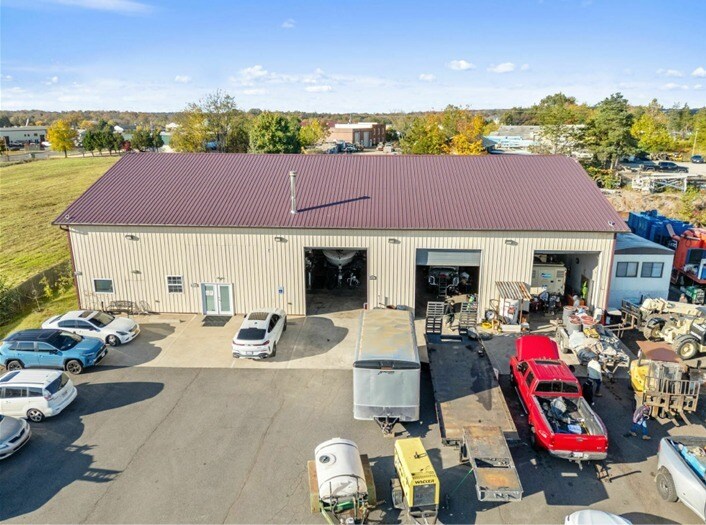 More Photos Of 10564 Redoubt Rd, Manassas Warehouse For Lease