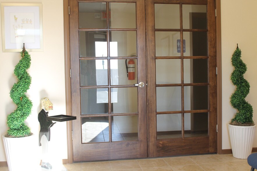 More Photos Of 3012 Mountain Pass Blvd, Anthony Office For Lease