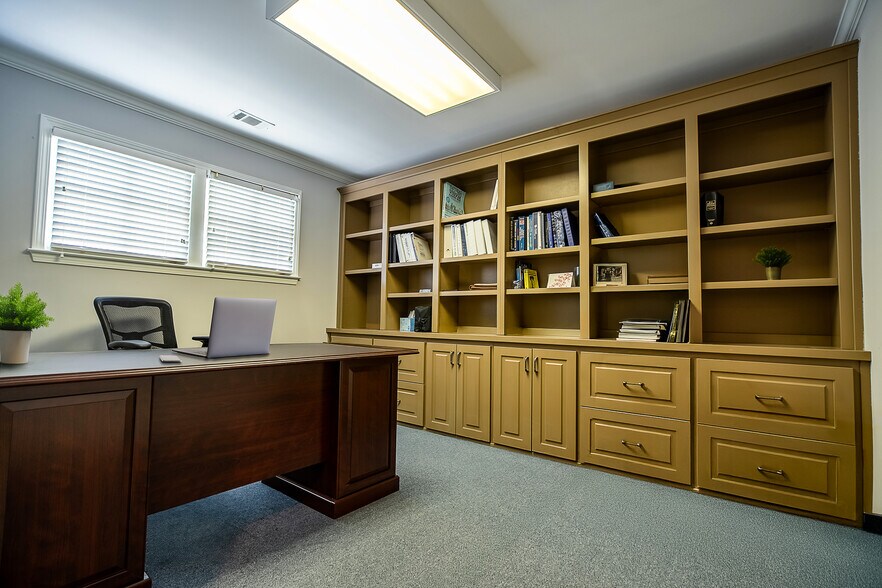 More Photos Of 5920 Odell St, Cumming Office For Sale