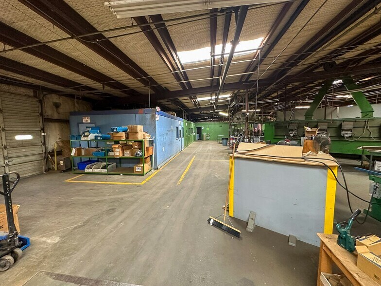 More Photos Of 101 Anvil St, Jacksonville Warehouse For Sale