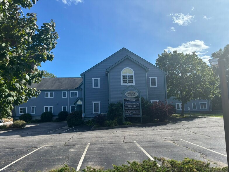 More Photos Of 320 Phillips St, North Kingstown Medical For Sale