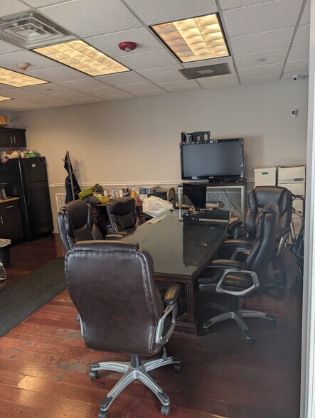 More Photos Of 16400 S Dixie Hwy, Markham Truck Terminal For Sale