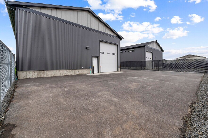 More Photos Of 3383 W Daugharty Loop, Hayden Warehouse For Lease