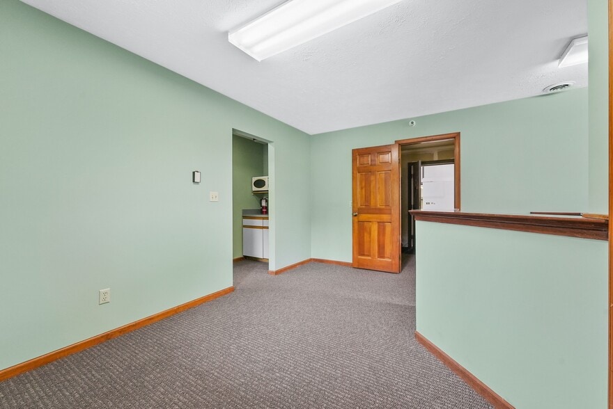 More Photos Of 9435 E Cherry Bend Rd, Traverse City Warehouse For Sale