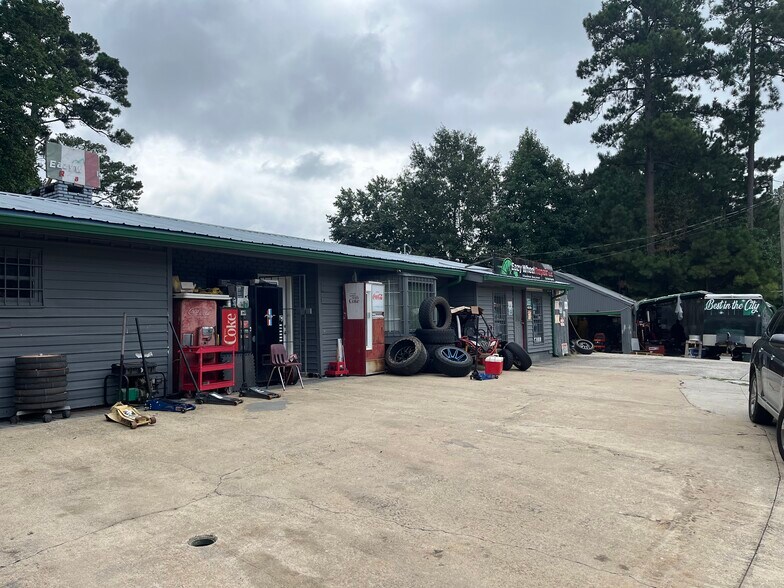 More Photos Of 1001 Merchants Dr, Dallas General Retail For Sale