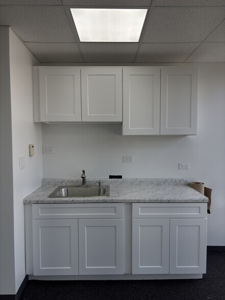 More Photos Of 12211 S Harlem Ave, Palos Heights Medical For Lease