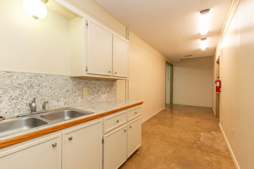 More Photos Of 4846 US Highway 67 W, Simms Daycare Center For Sale