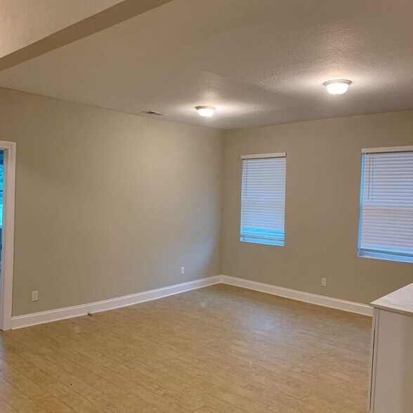 More Photos Of 3720 Sockwell Blvd, Greenville Apartments For Sale