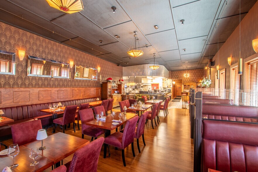 More Photos Of 638 SW 6th St, Redmond Restaurant For Sale