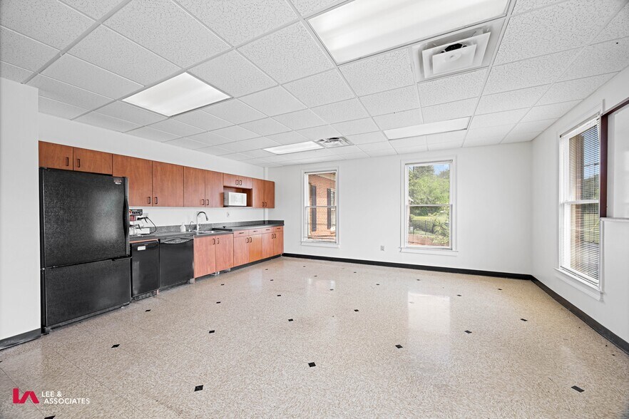 More Photos Of 1776 Old Spring House Ln, Dunwoody Medical For Lease