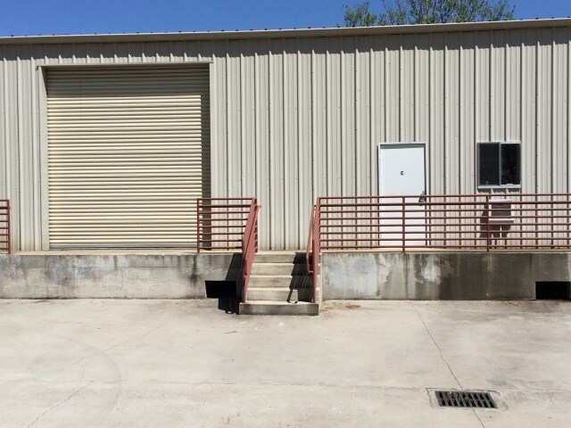 More Photos Of 8561 Rayson Rd, Houston Warehouse For Lease