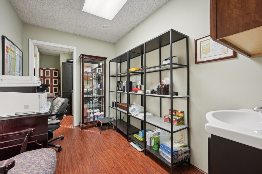 More Photos Of 800 Wyckoff Ave, Wyckoff Office For Sale