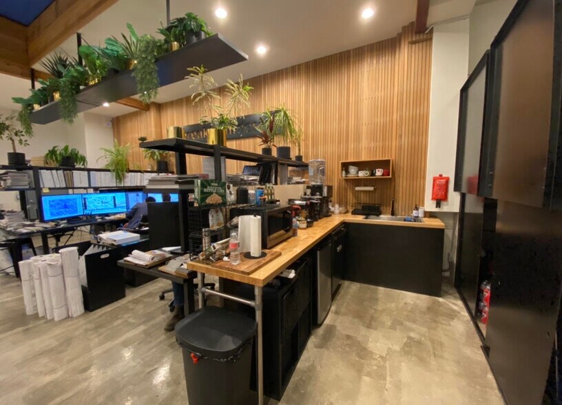 More Photos Of 127 Arena St, El Segundo Manufacturing For Lease