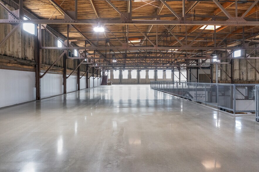 More Photos Of 1325 Quincy St NE, Minneapolis Loft Creative Space For Lease