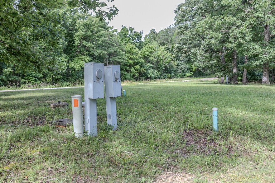 More Photos Of 2399 Twin Rivers Pt, Camdenton Trailer Camper Park For Sale