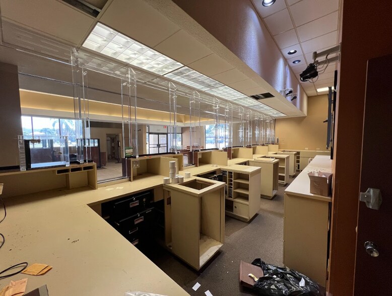 More Photos Of 300 E Dania Beach Blvd, Dania Bank For Lease