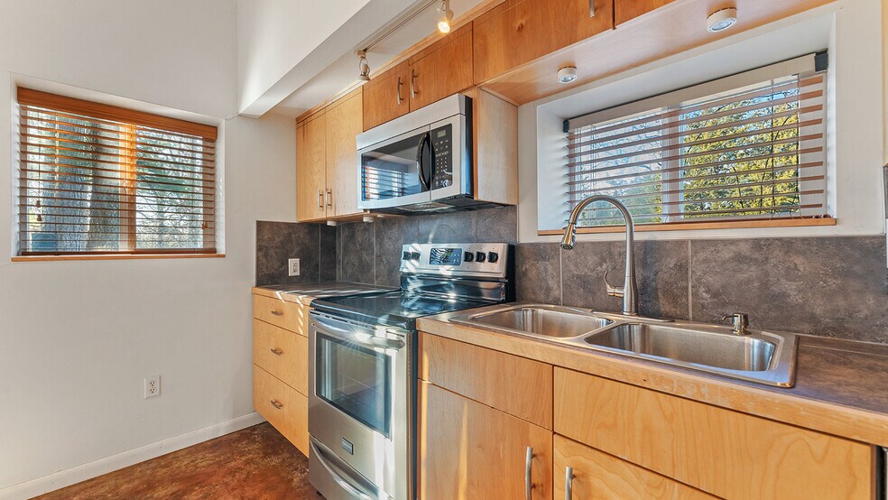 More Photos Of 1320 E Pump Station Rd, Fayetteville Light Manufacturing For Sale