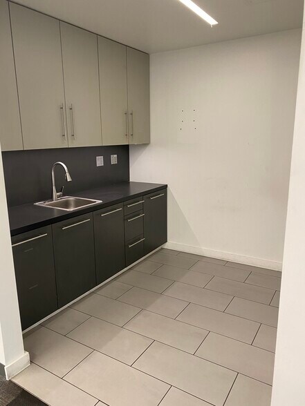 More Photos Of 5275 Broadway, Oakland Office For Lease