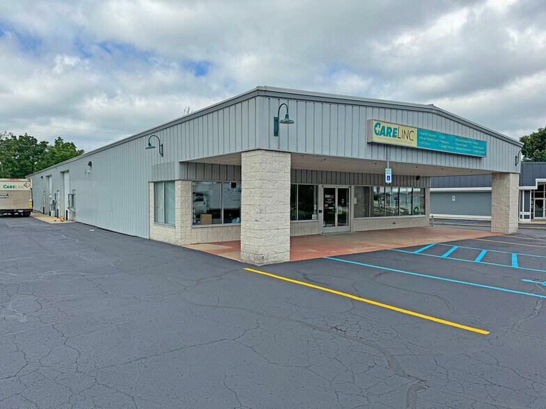 Primary Photo Of 693 E Lakewood Blvd, Holland Freestanding For Sale