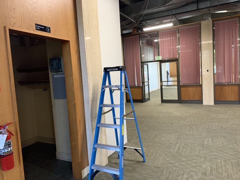 More Photos Of 4 Plaza Way, Fairhaven Bank For Lease