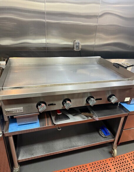 More Photos Of 410 Washington St, Hoboken Storefront Retail Residential For Lease