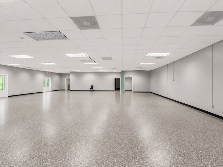 More Photos Of 272 Highway 41 N, Barnesville Office For Sale