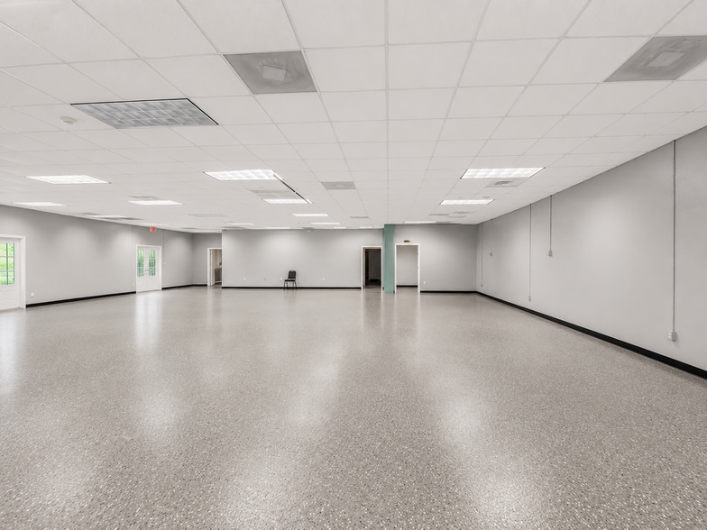 More Photos Of 272 Highway 41 N, Barnesville Office For Sale
