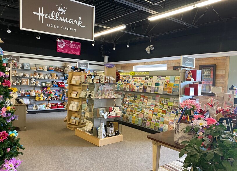 More Photos Of 3351 Hickory Blvd, Hudson Freestanding For Sale