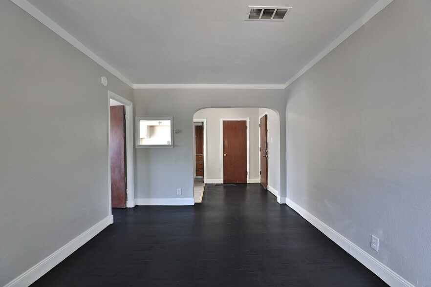 More Photos Of 4760-4764 N High St, Columbus Storefront Retail Residential For Sale