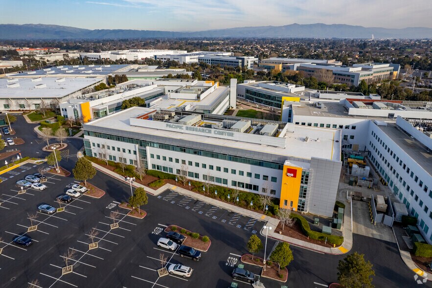 More Photos Of 7575 Gateway Blvd, Newark Research And Development For Lease