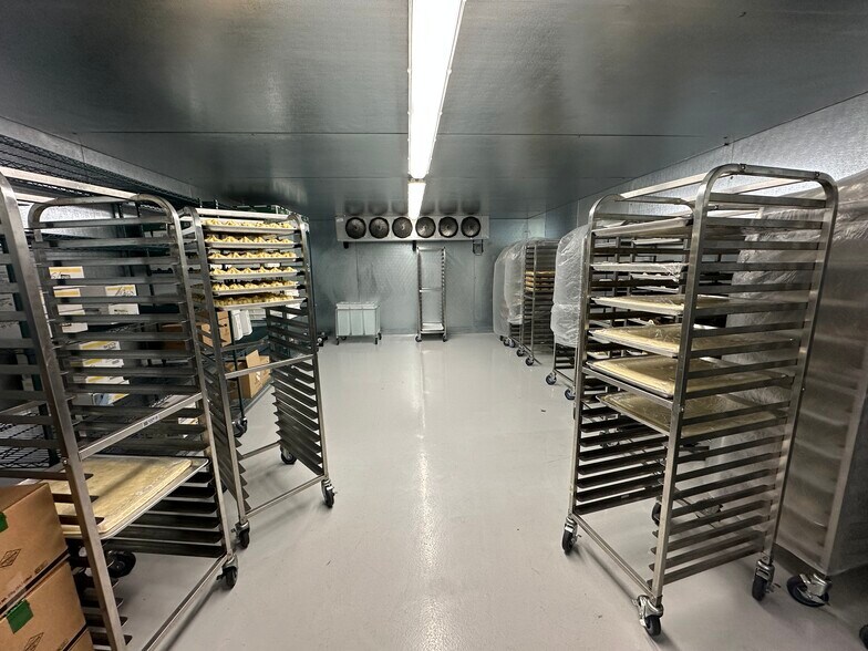 More Photos Of 590 N Main St, Leeds Manufacturing For Sale