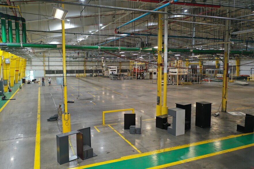 More Photos Of 850 Industrial Rd, Madisonville Manufacturing For Lease