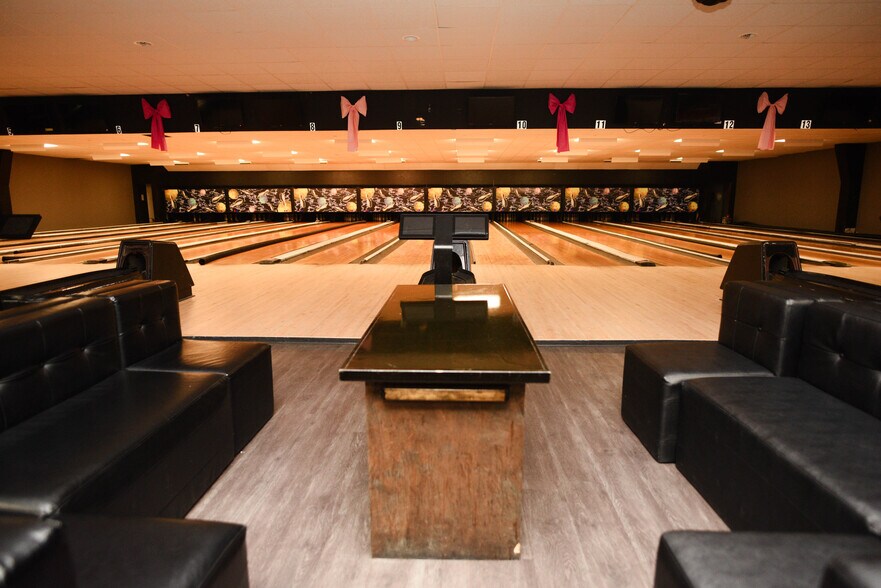 More Photos Of 713 McNatt St, Vidalia Bowling Alley For Sale