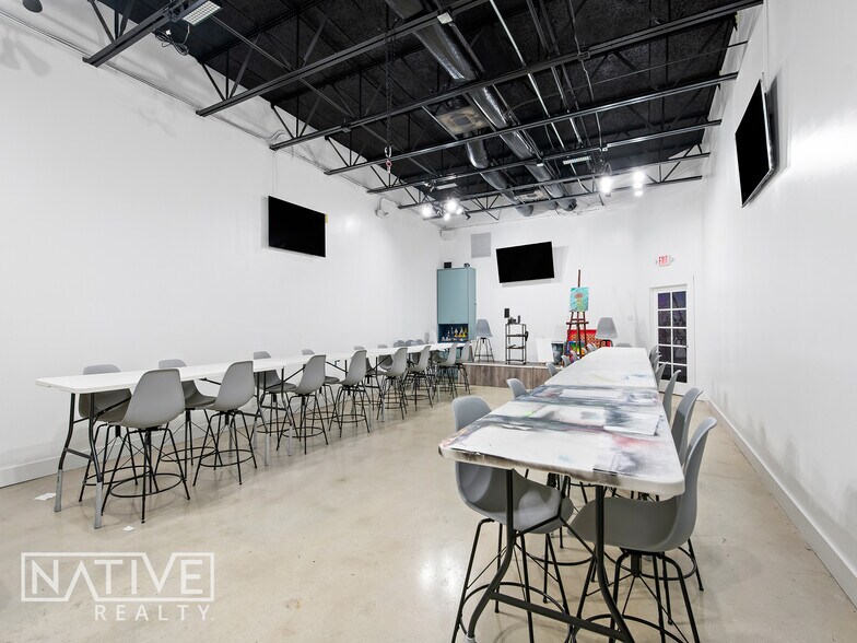 More Photos Of 535 NE 13th St, Fort Lauderdale Showroom For Lease