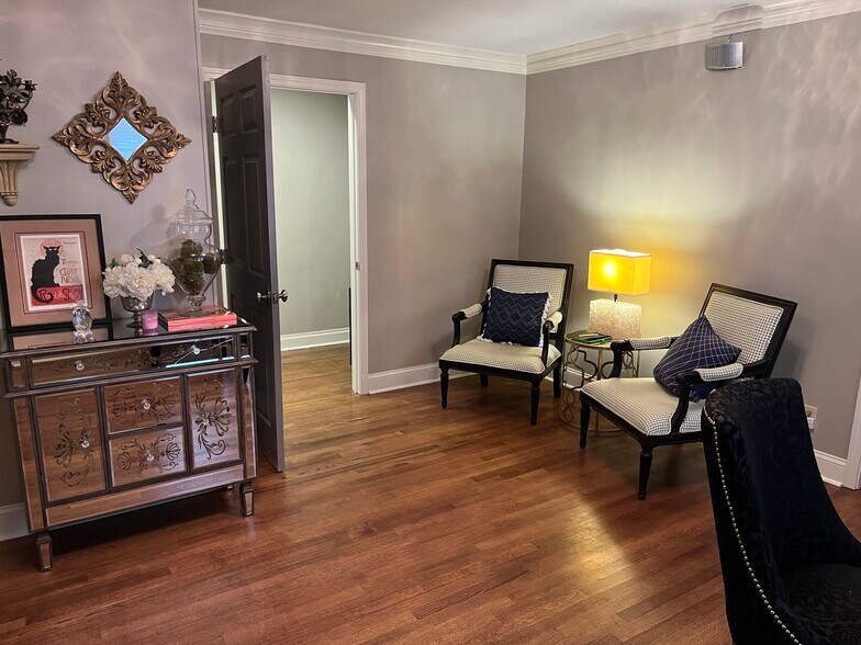 More Photos Of 1061 W Rex Rd, Memphis Office For Sale