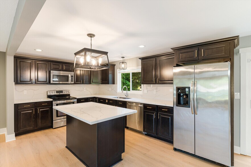 More Photos Of 2706 SE Spruce St, Hillsboro Healthcare For Sale
