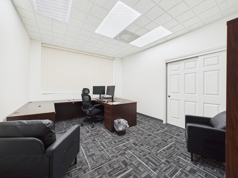 More Photos Of 1110 N Five Mile Rd, Boise Office For Sale