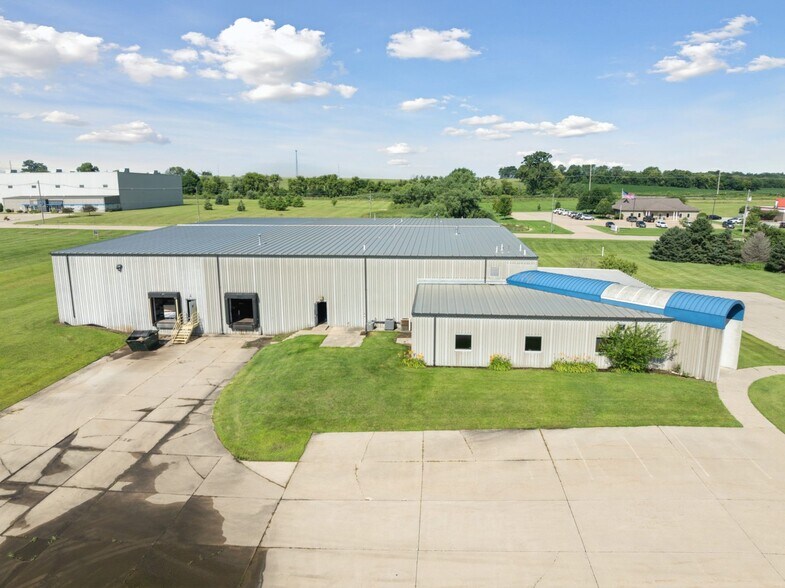 More Photos Of 701 Technology Pl, Waverly Manufacturing For Lease