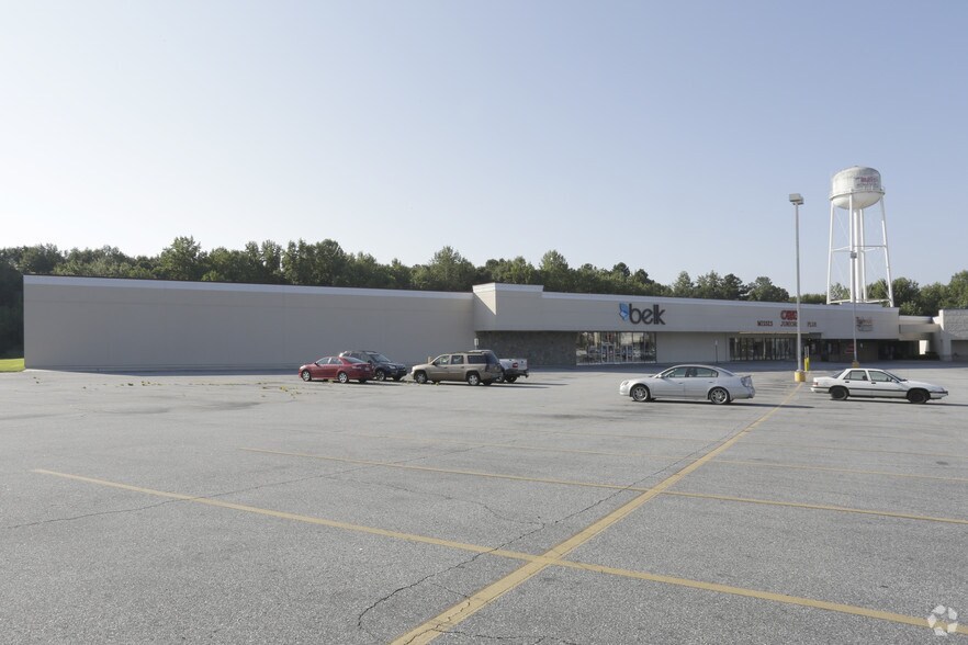 More Photos Of 1070 E Franklin St, Hartwell Unknown For Lease