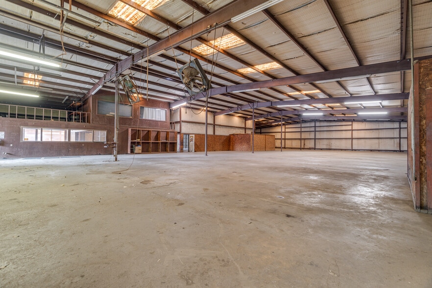 More Photos Of 1137 US-80 Hwy, Monroe Distribution For Sale