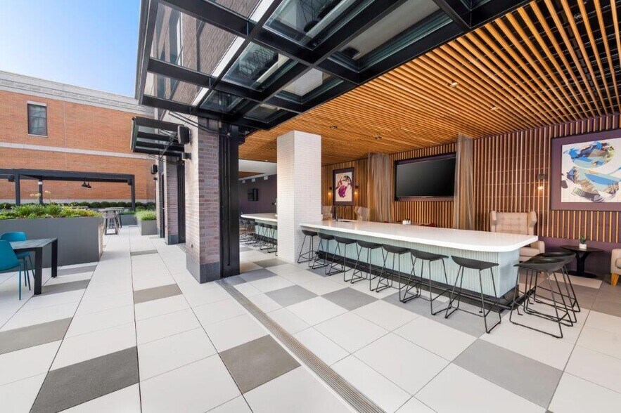 More Photos Of 730 N Milwaukee Ave, Chicago Apartments For Lease