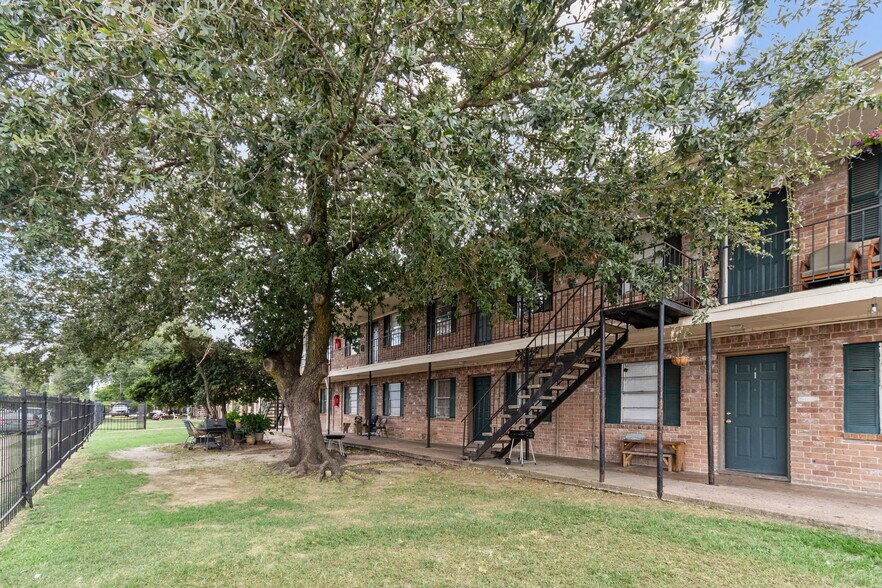 More Photos Of 4410 Oxford St, Houston Apartments For Sale