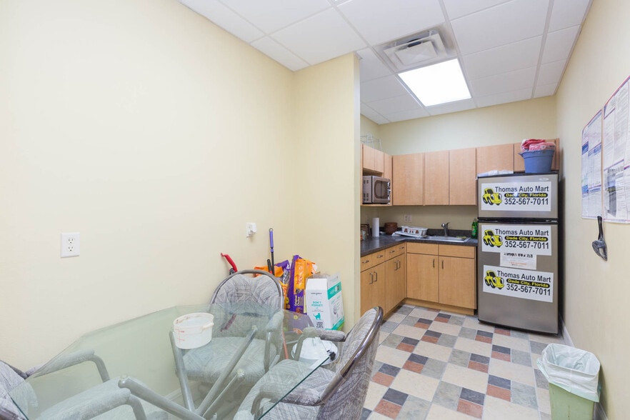 More Photos Of 13815 21st St, Dade City Auto Dealership For Sale