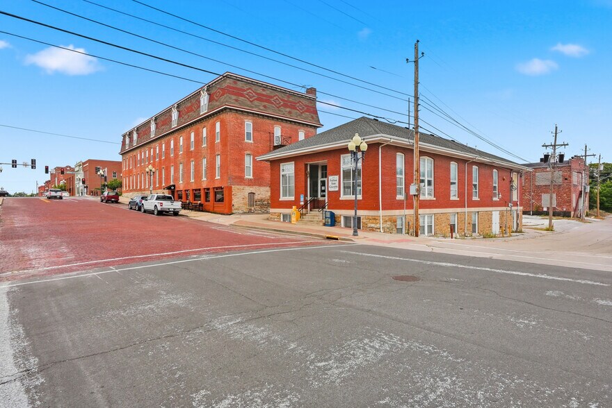 More Photos Of 115 E 5th St, Fulton Office For Sale