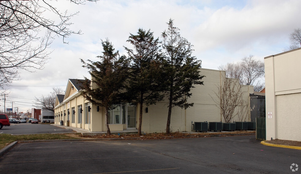 More Photos Of 805 N Loudoun St, Winchester Unknown For Lease