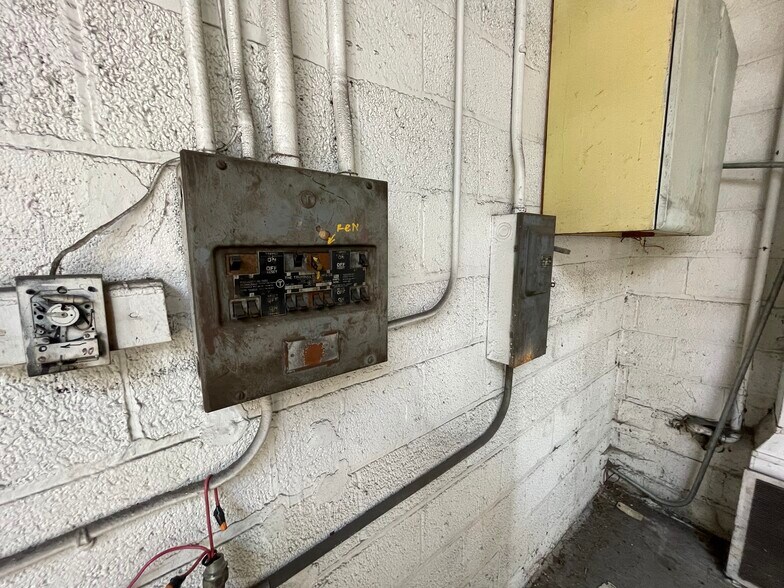 More Photos Of 1744 Indianapolis Blvd, Whiting Manufacturing For Lease